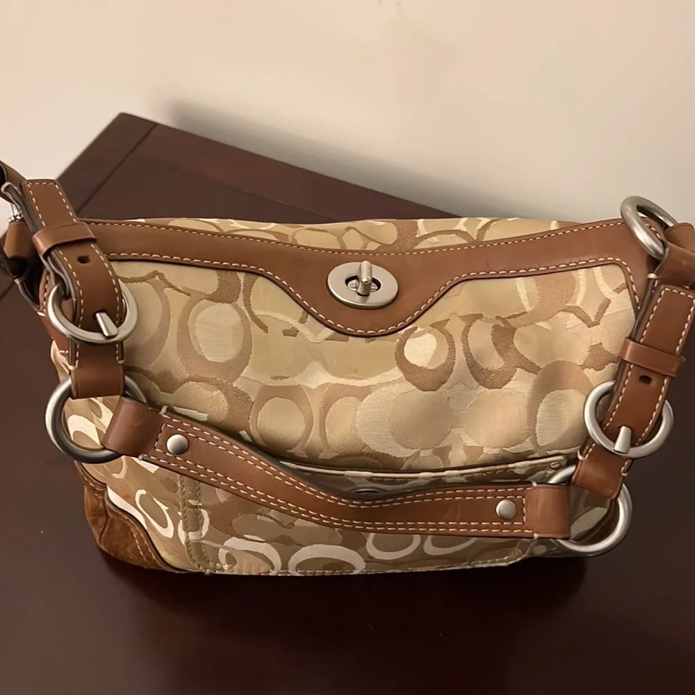 Coach - Picture 3 of 10